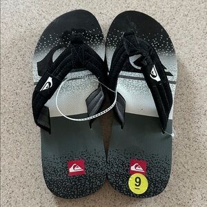 ✨ NWT Quiksilver Black and Gray Sandals Men’s size 9